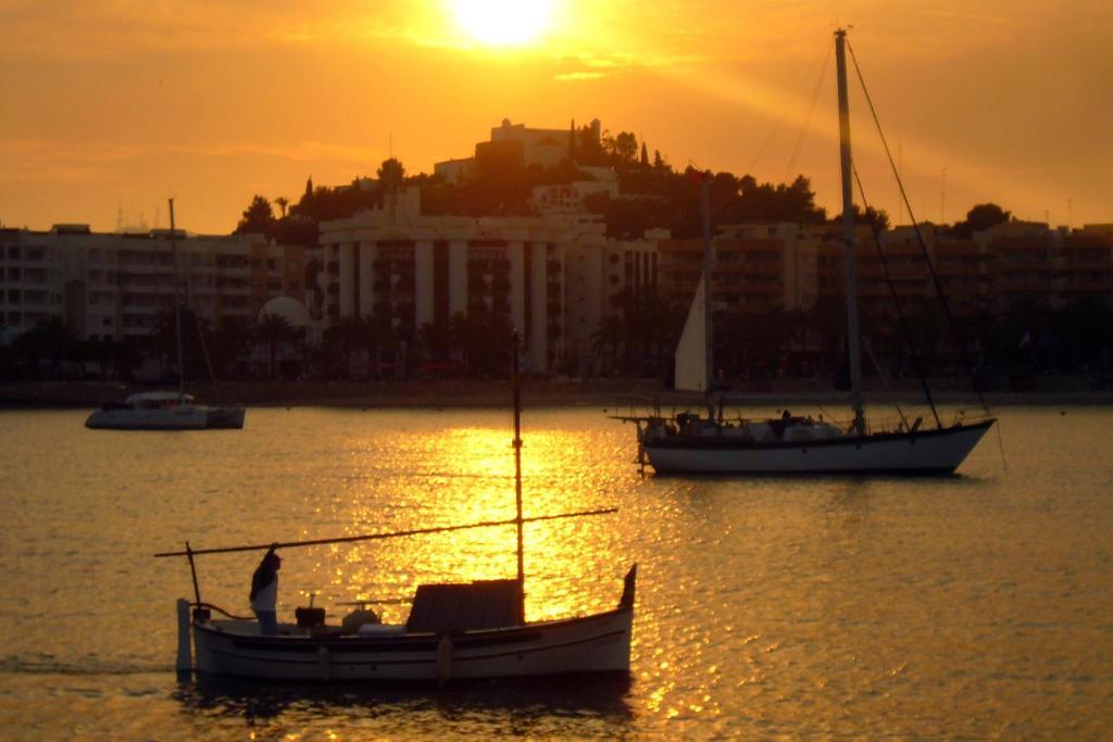 Hostal Yebisah سانتا أيُلاريا ذيس ريو المظهر الخارجي الصورة